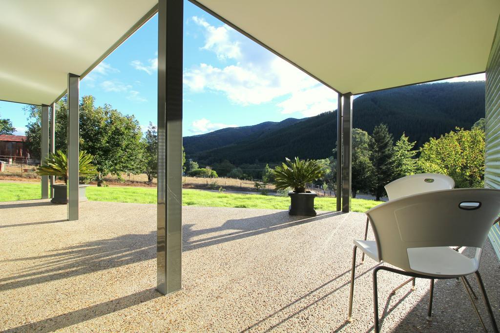 3 Bells Alpine Cottage Брайт Экстерьер фото